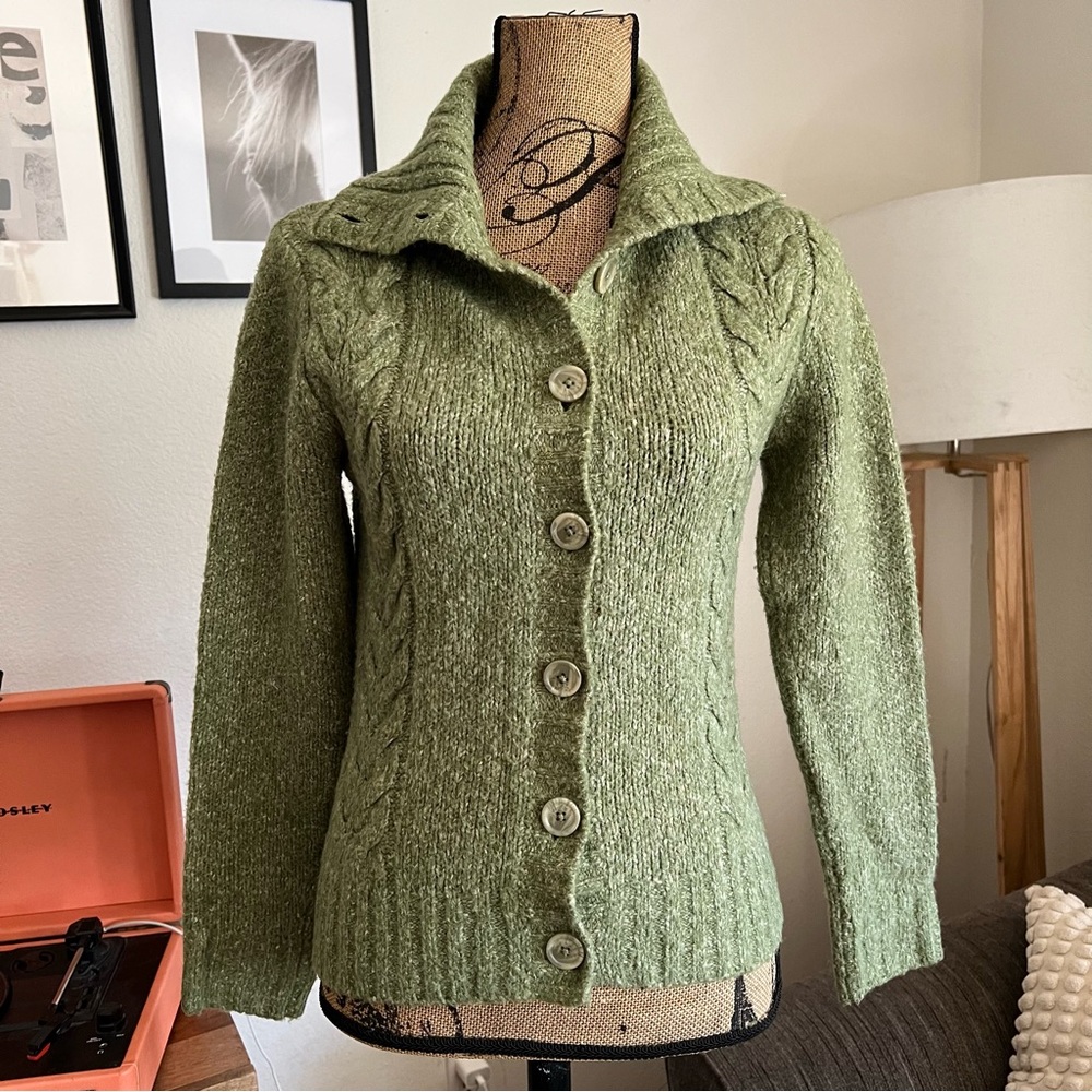Women's LL Bean Green Cardigan
Sweater XS-REG